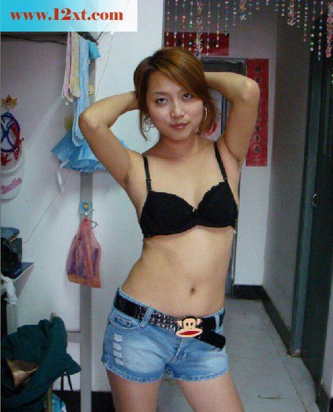 大学女生宿舍玩裸自拍 [12P]